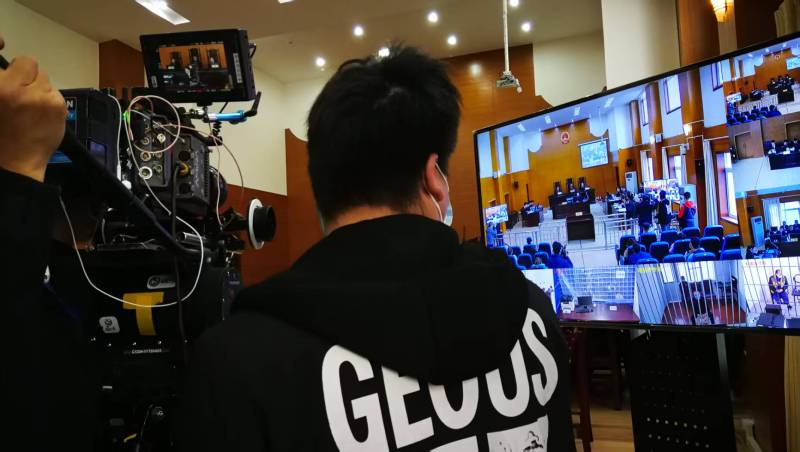 AI生成VS人工创意——东昌府区广告片拍摄公司的技术浪漫主义实践